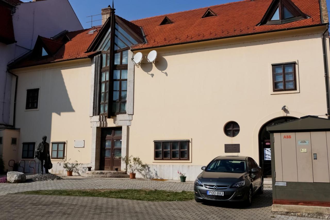 Lenau Haz Bed & Breakfast Beci Exterior foto