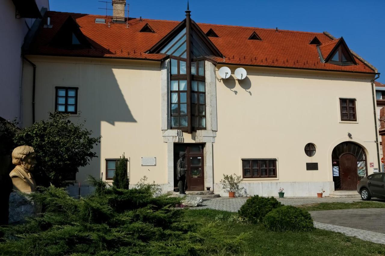 Lenau Haz Bed & Breakfast Beci Exterior foto